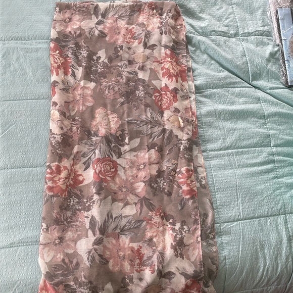 Scarf - Picture 1 of 4